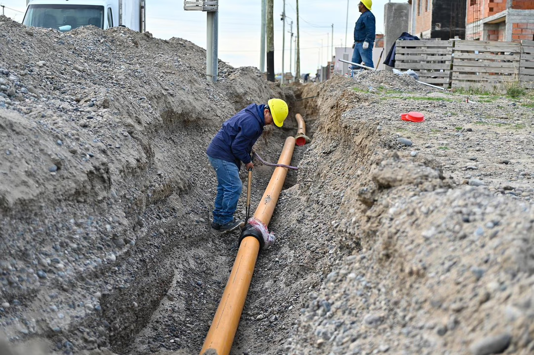 Comenzó la histórica obra de gas que beneficiará a más de 700 familias en Rawson
